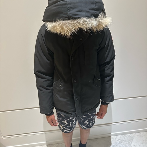 Size 10/12 Canada Goose parka. Great condition. Boys. - Picture 2 of 3